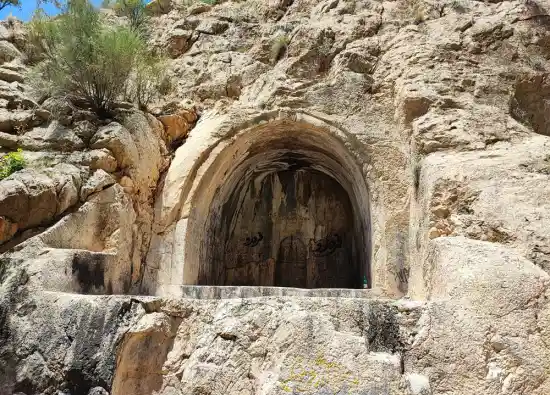 مسجد سنگی ایج استهبان