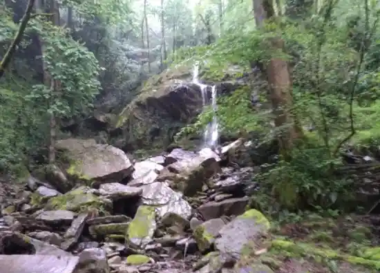 آبشار کوچک گزو