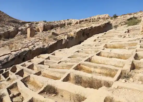 گوردخمه صخرهای سیراف