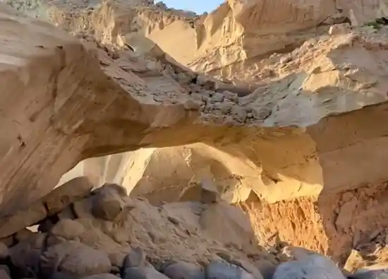 ساحل صخره ای شاخاب نایبند