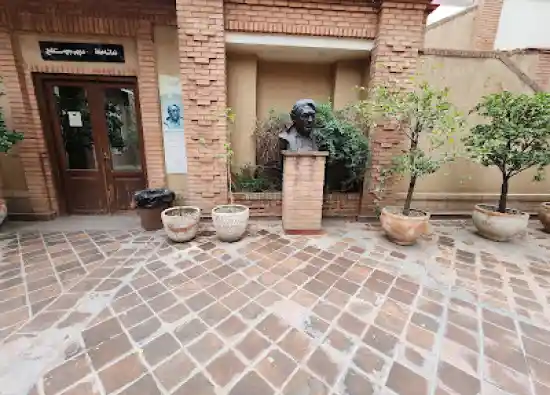 موزه عزت الله انتظامی