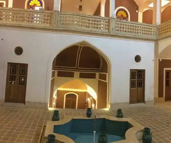 اقامتگاه سنتی سرای بابا افضل-1