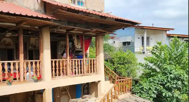 اقامتگاه بومگردی ننه گل ابرو