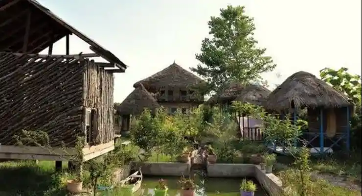 اقامتگاه بومگردی لوتکا