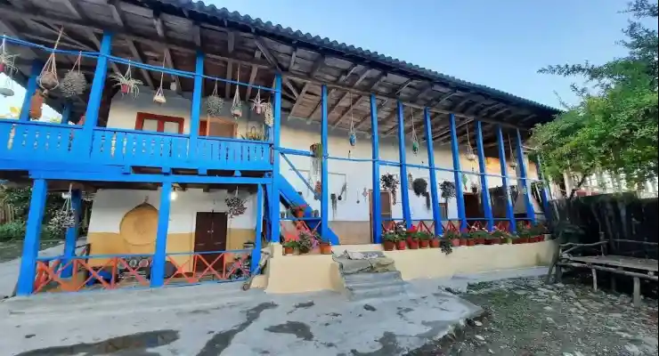 اقامتگاه بومگردی کلبه سوتراش