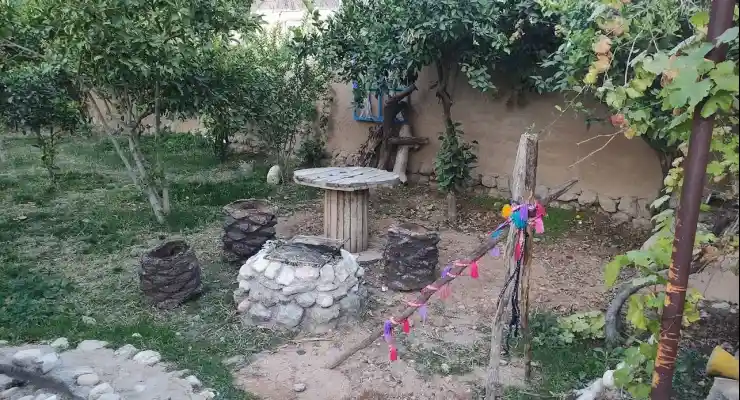 اقامتگاه بومگردی لچک لچک