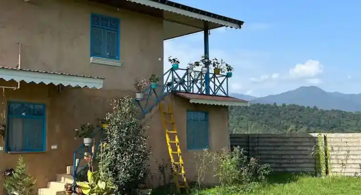 اقامتگاه بومگردی خانه آبی گیلان