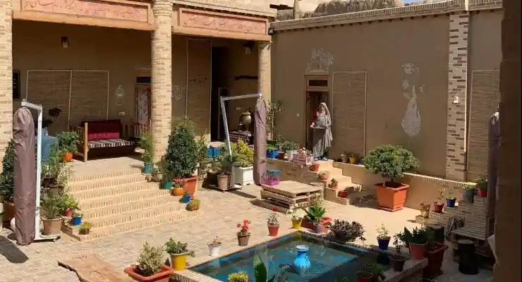 اقامتگاه سنتی عمارت پروین