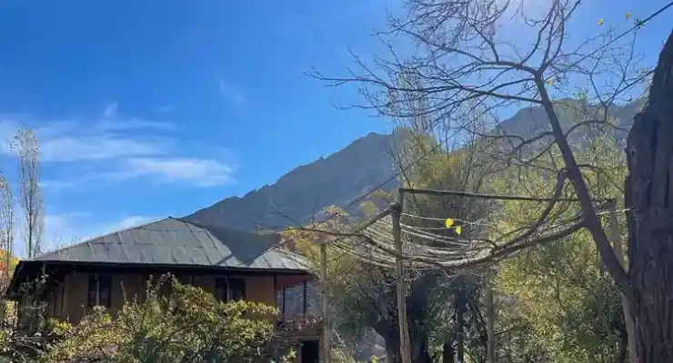 اقامتگاه بومگردی سی سن