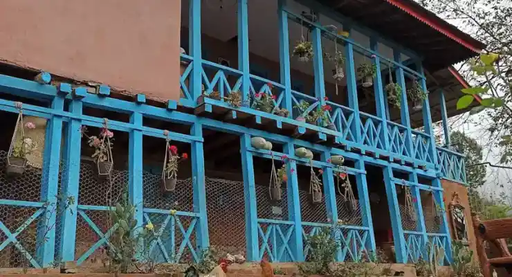 اقامتگاه بومگردی ماه نشين دیورش