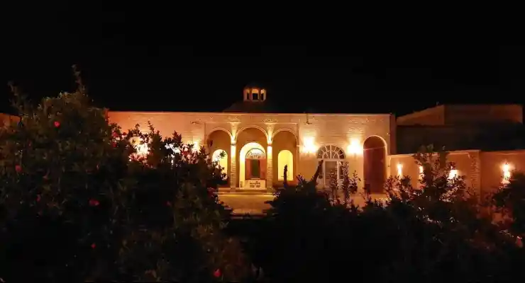 اقامتگاه بومگردی عمارت ساعتی تفت