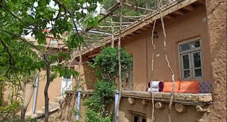 اقامتگاه بومگردی رویین دژ