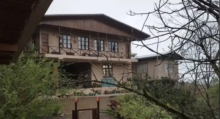 اقامتگاه بومگردی افضل روآر