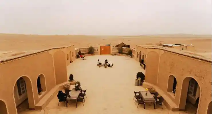 اقامتگاه بومگردی نمکزار سه قلعه