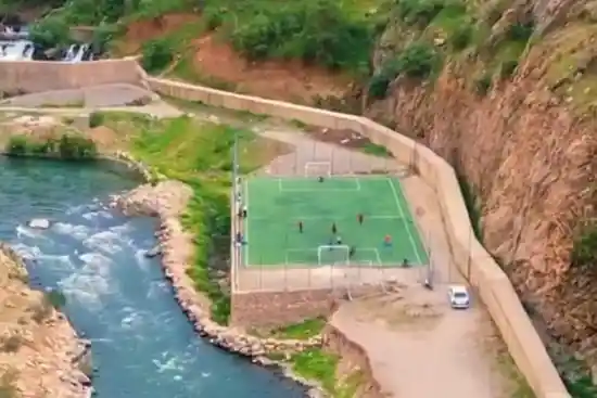 زمین فوتبال دیوزناو