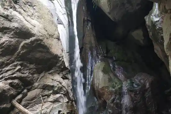 آبشار پاسنگی