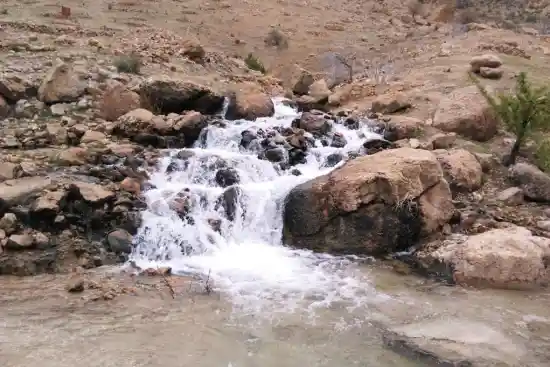 چشمه گلو شربو