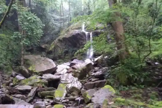 آبشار کوچک گزو