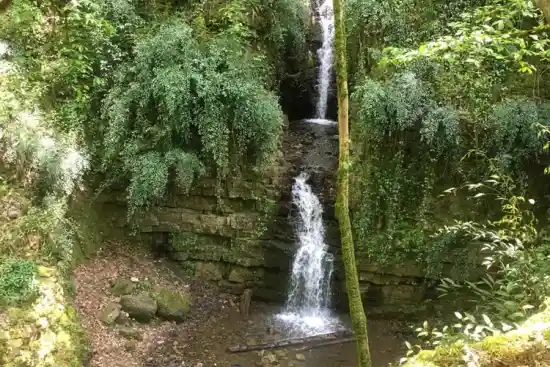 آبشار سه پله ویسادار