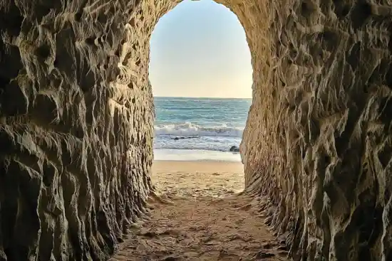 غار دستکند گردنه عشاق