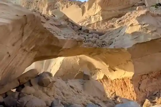 ساحل صخره ای شاخاب نایبند