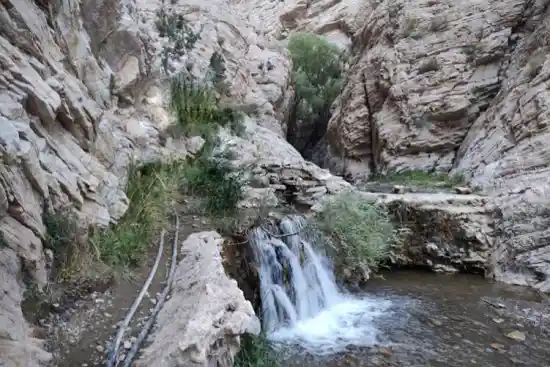 آبشار زنجیر آویز