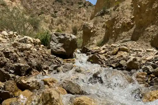 چشمه هفت رنگ شهر مجن