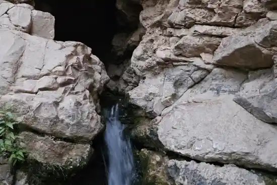 چشمه هینه ور