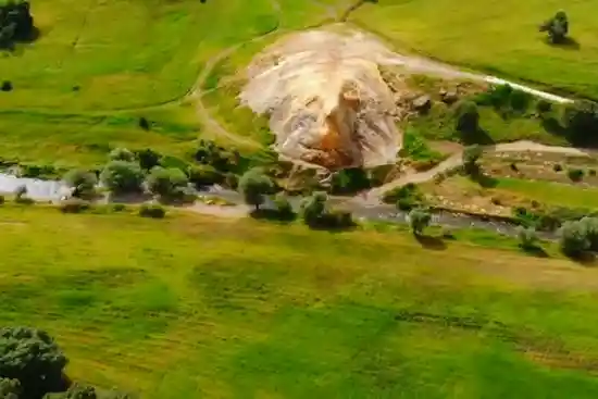 چشمه کانی گراوان