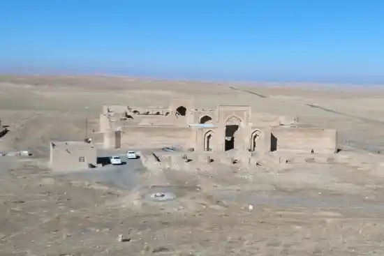 كاروانسرای رباط شرف