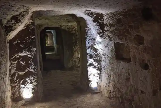 شهر زیرزمینی نوش آباد