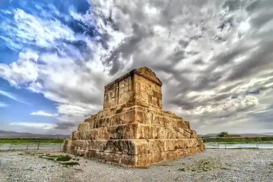 آرامگاه کوروش