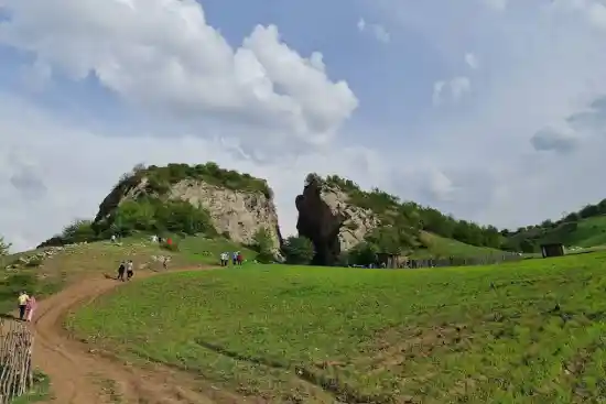 بشکافته سنگ