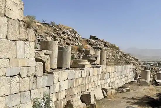 معبد آناهيتا