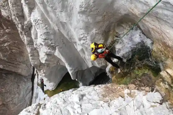 آبشار میش پدام